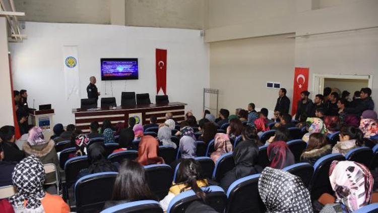 Hilvanda Sosyal Medya Bağımlılığı konferansı