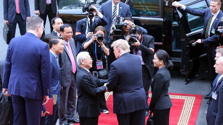 ABD Başkanı Trump, Vietnam Devlet Başkanı Nguyen ile görüştü