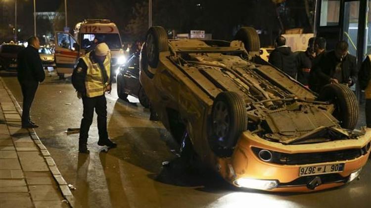 Ankarada aynı yerde iki kaza: 3 yaralı