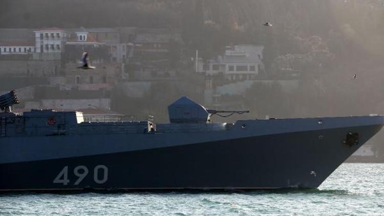 Rus ve ABD savaş gemileri İstanbul Boğazında