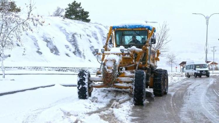 Elazığda kardan kapanan 138 köy yolundan 70i açıldı