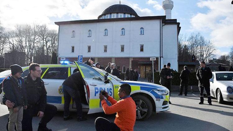 İsveç Emniyeti, ‘Polis Günü’nü camide kutladı