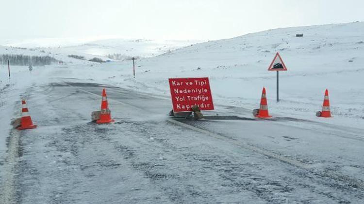 Ardahan-Şavşat karayolu, kar ve tipi nedeniyle ulaşıma kapatıldı