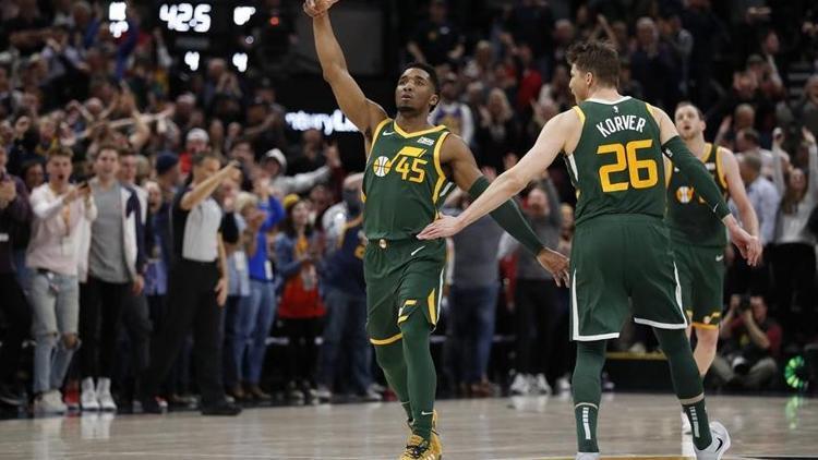 Utah Jazz, lider Milwaukee Bucksı devirdi