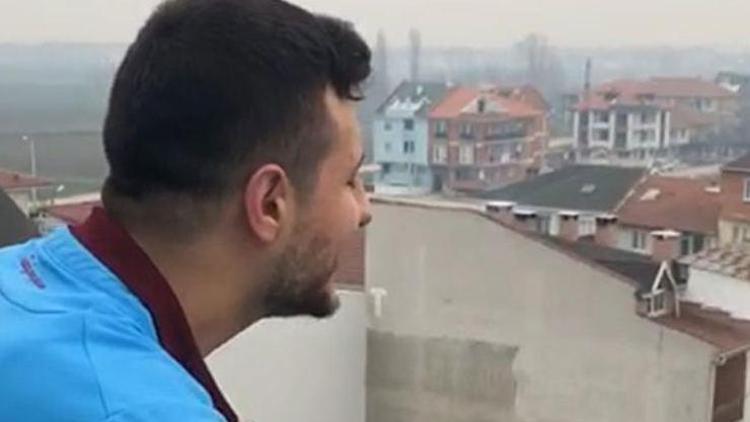 Fenerbahçeli taraftar minareden Bize her yer Trabzon diye bağırdı