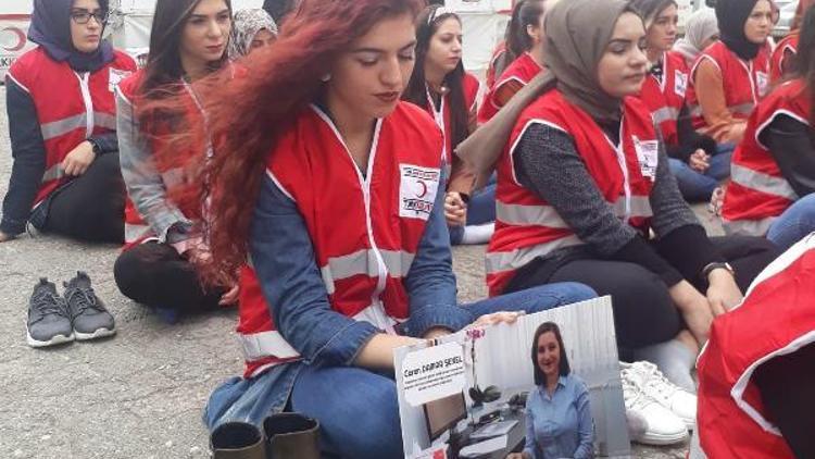Genç Kızılay üyelerinden kadına şiddete protesto