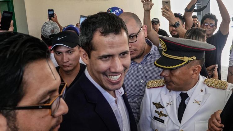 Guaido Venezuela’ya dönüyor