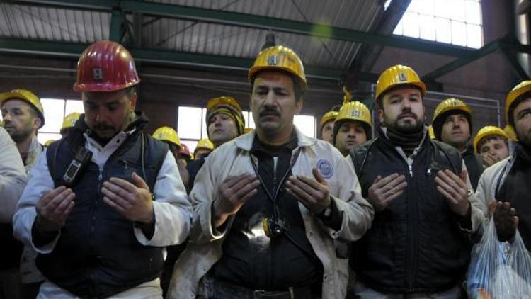 27 yıl önce ölen 263 madenci maden ocağı önünde anıldı