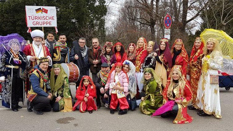 Altın Kızlar, dünyanın en eski karnaval kortejinde