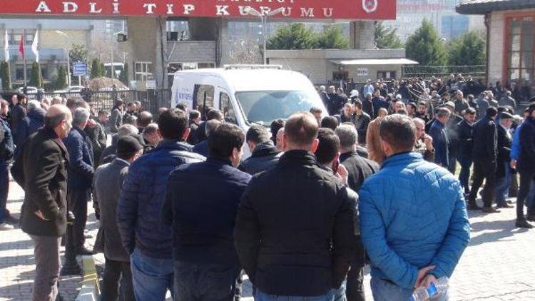 Arnavutköyde silahlı çatışmada hayatını kaybedenlerin cenazesi Adli Tıptan alındı