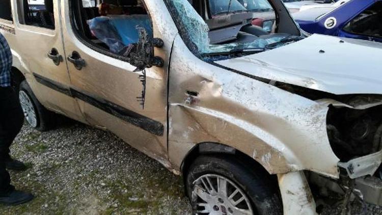 Otomobil şarampoye devrildi: 1 bebek öldü, 4 yaralı