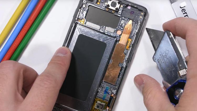 Samsung Galaxy S10 parçalarına ayrıldı İçinden bakın neler çıktı