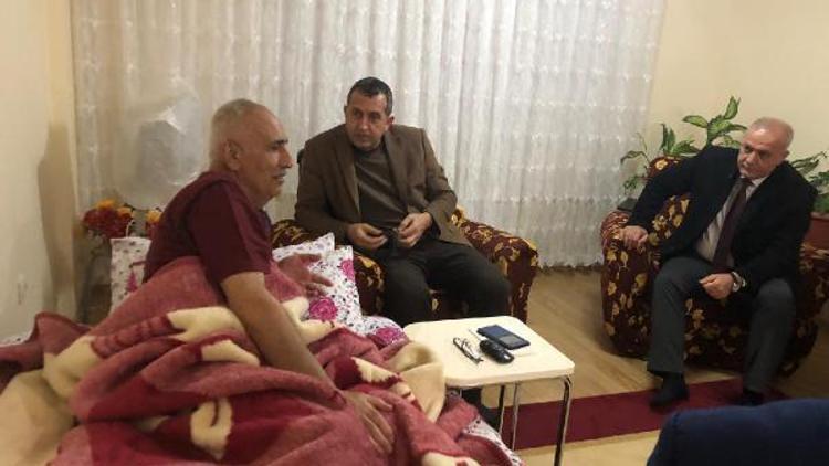 Başkan Vural, hastaları evinde ziyaret etti