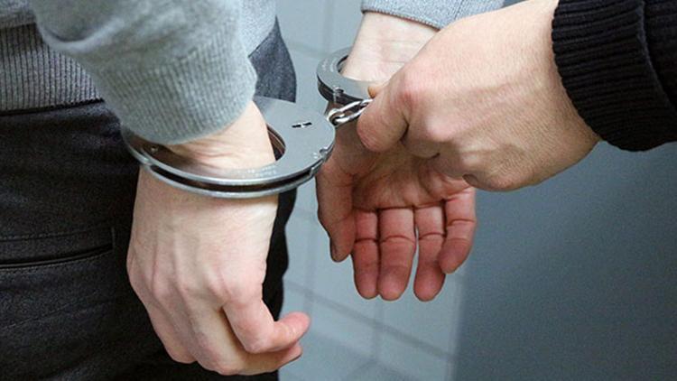 Polislikten ihraç edilen şahıs FETÖden tutuklandı