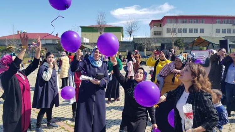 Siirtli kadınlar, halay çekip gökyüzüne balon bıraktı