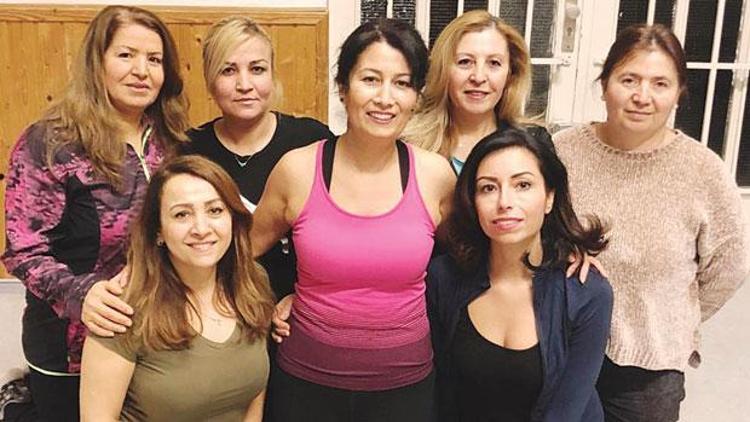 Avrupalı Türk kadınının yeni gözdesi: Cami ve cemevlerinde kurslar açıldı