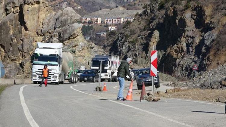 Gümüşhane- Giresun karayolunda heyelan