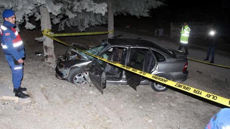 Burdurda otomobil ağaca çarptı: 1 ölü, 4 yaralı
