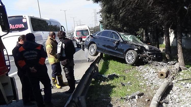 Ümraniye TEM otoyolunda trafiği kilitleyen kaza