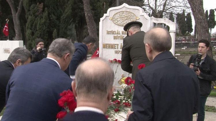 Mehmet Akif Ersoy mezarı başında anıldı