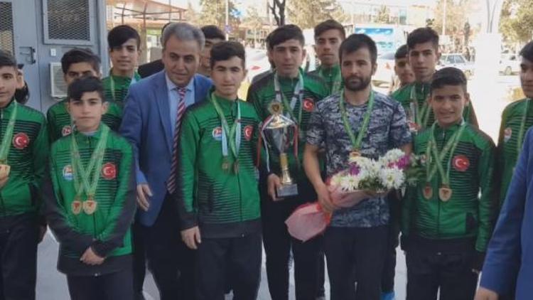 Suruçlu gençler Türkiye Şampiyonu oldu