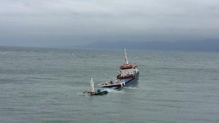 Marmara Adasında yük gemisi karaya oturdu, 6 kişi kurtarıldı