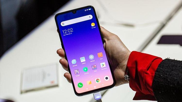 Xiaomi Mi 9 satışa çıktı, böyle işkence görülmedi