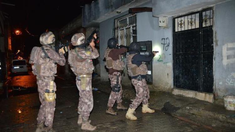 Adanada 250 polis ile sokak çetelerine operasyon: 11 gözaltı