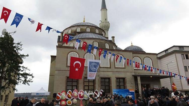 Üsküdarda yapılan Ahmet Çetinsaya Camii cuma namazıyla ibadete açıldı