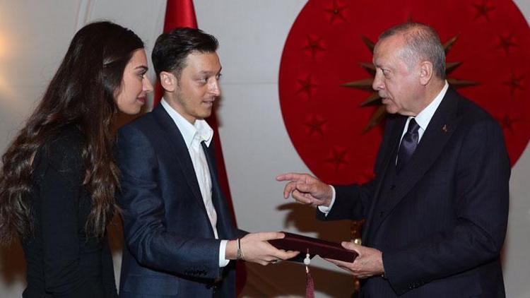 Mesut Özilden Cumhurbaşkanı Erdoğana davet
