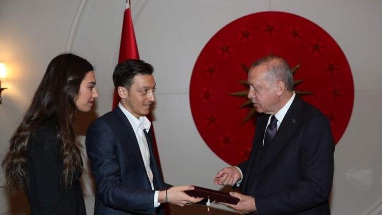 Mesut Özilden Cumhurbaşkanı Erdoğana davet