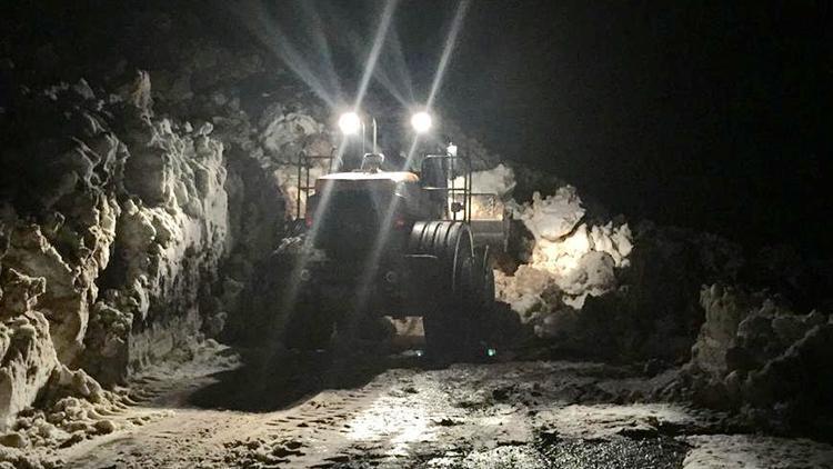 Çığ nedeniyle kapanan yol 6 saat sonra açıldı