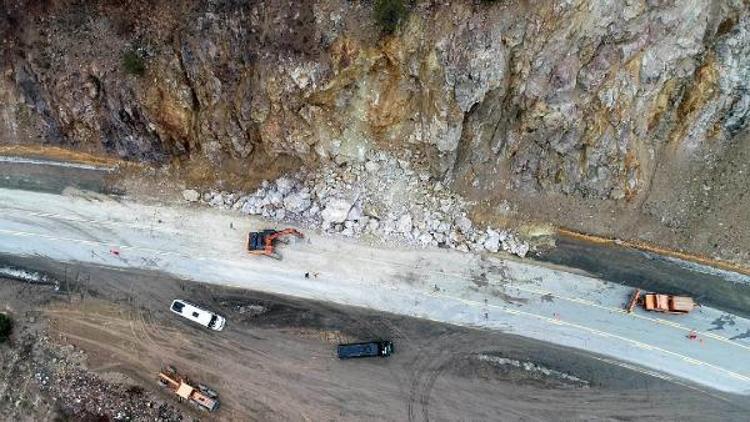 Zigana Geçidine düşen kaya parçaları kazaya yol açtı; sürücüler önlem istedi