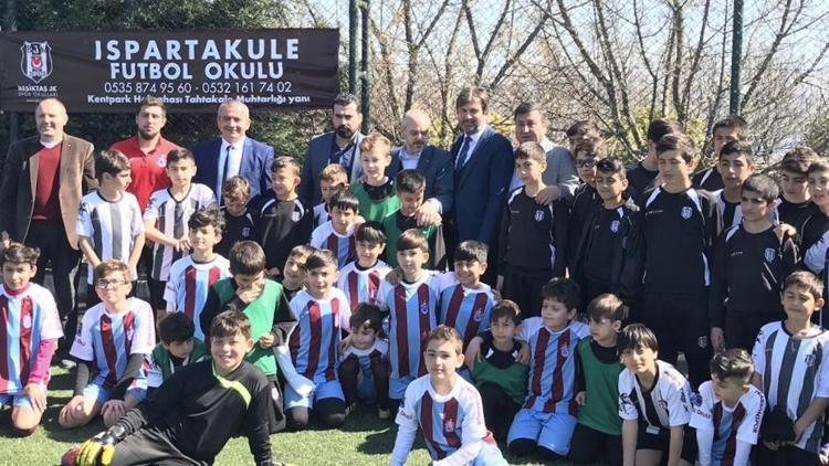 Bakan Kılıç, Beşiktaş-Trabzon  minikleri başlama vuruşu yaptı