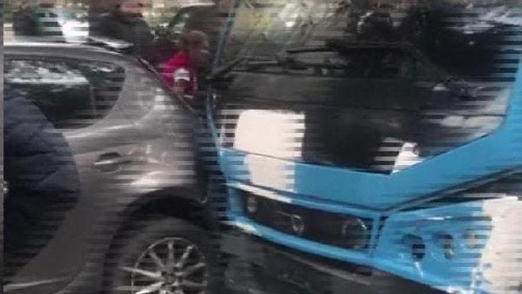 Maltepede güzergah değiştiren minibüs kaza yaptı: 3 yaralı