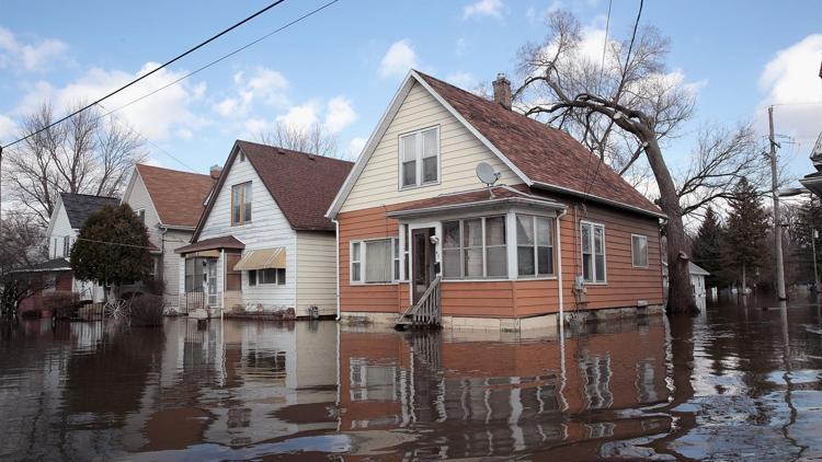 ABDnin ortabatı eyaletlerinde sel nedeniyle binlerce kişi tahliye edildi