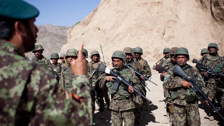 Taliban 58 Afgan askerini esir aldı