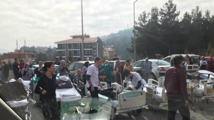 Son dakika Denizlide şiddetli deprem... Peş peşe artçılar oldu, Antalyadan ve İzmirden de hissedildi