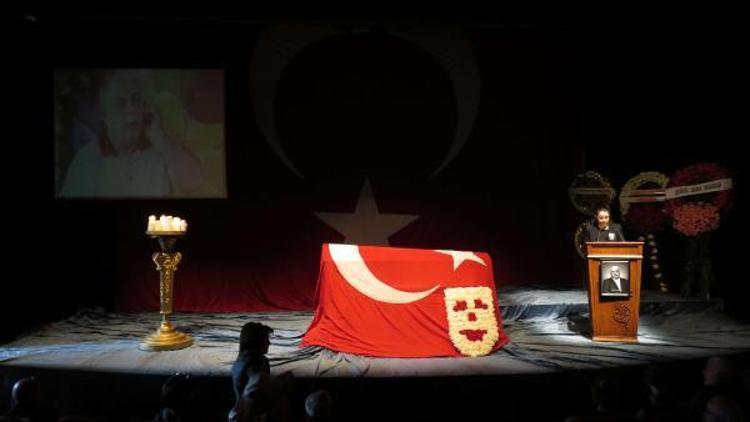 Oyuncu Ümit Yesin için Kadıköy Haldun Taner Sahnesinde tören düzenlendi