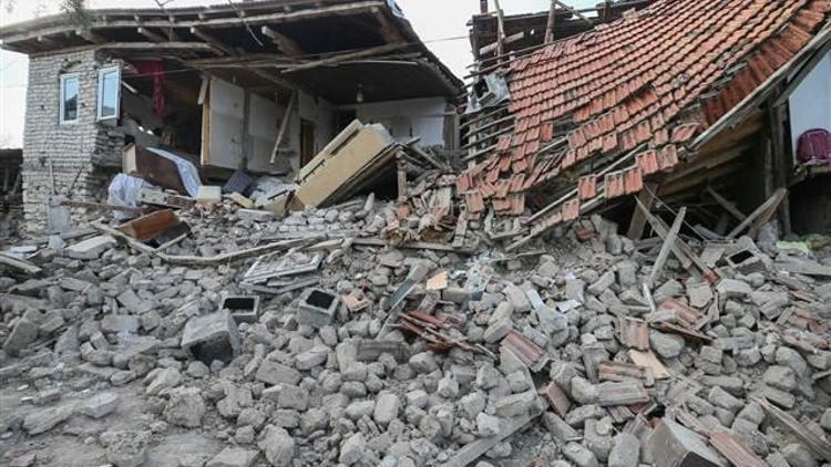 Denizlide depremde 22 kişi yaralandı, 7 bina tamamen yıkıldı, 278 yapıda hasar var
