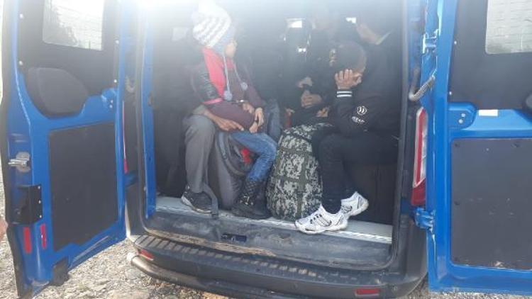 Ayvacıkta 9 kaçak göçmen yakalandı