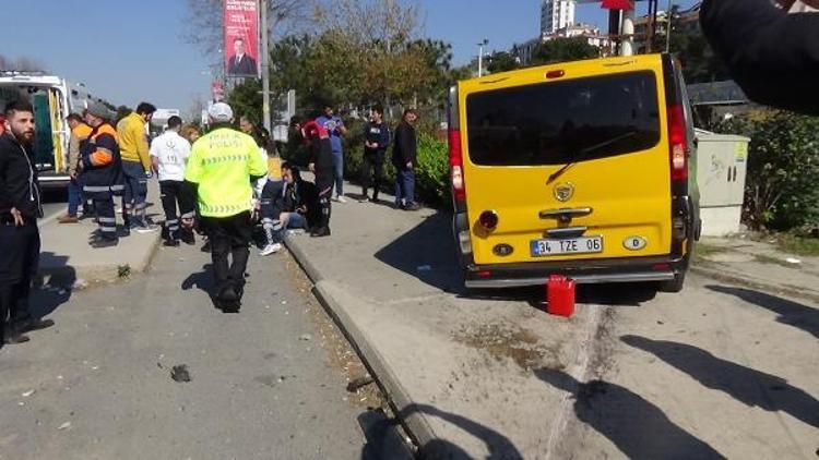 Maltepe sahil yolunda dolmuş ile otomobil çarpıştı: 10 yaralı