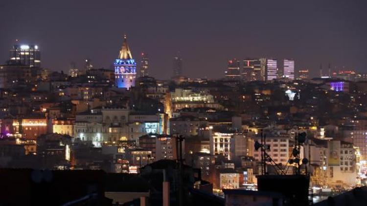 Dünya Su Gününde İstanbulun simgeleri maviye büründü