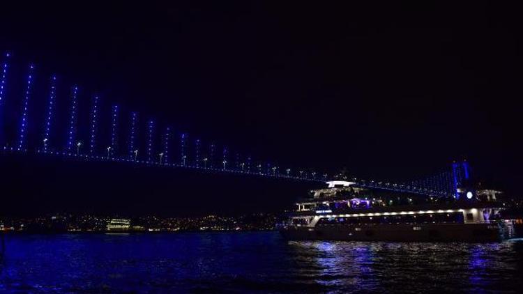 15 Temmuz Şehitler Köprüsü mavi ışıklarla aydınlatıldı