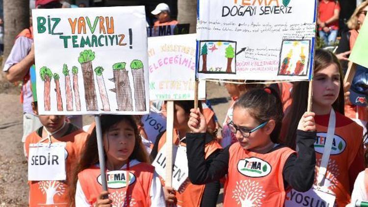 İlkokul öğrencileri Türkiye çöl olmasın diye yürüdü
