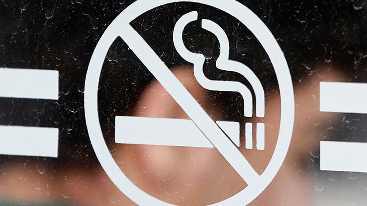 İngilterede son sigara 2050 yılında içilecek