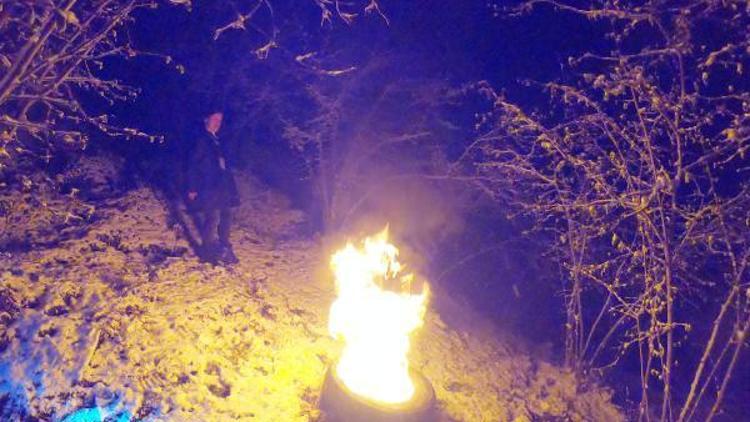 Fındık üreticisi, don riskine karşı bahçelerde ateş yakıyor