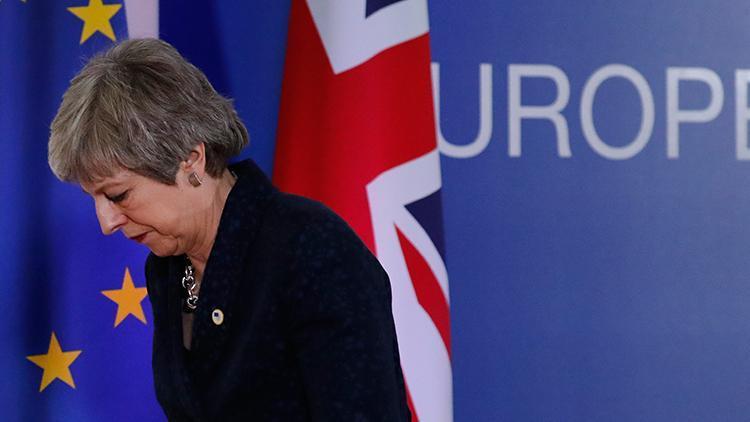 Son dakika... Başbakan Mayden Brexit anlaşmasına karşılık istifa teklifi