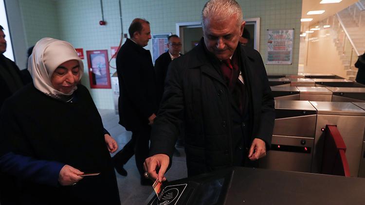 Binali - Semiha Yıldırım çifti Gebze-Halkalı treninde