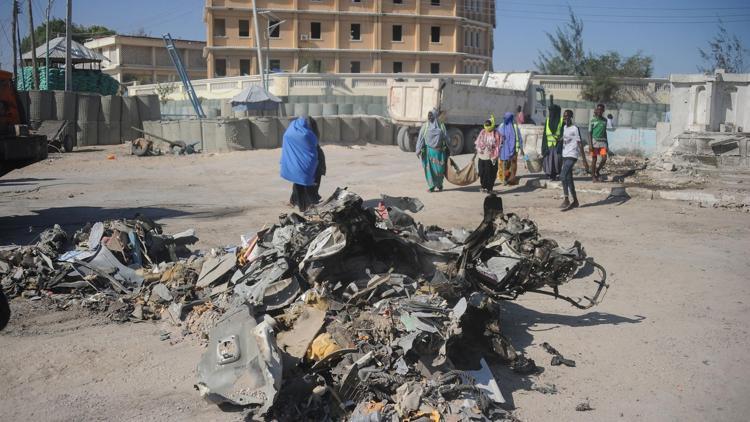 Son dakika... Somalide bomba yüklü araç patlatıldı